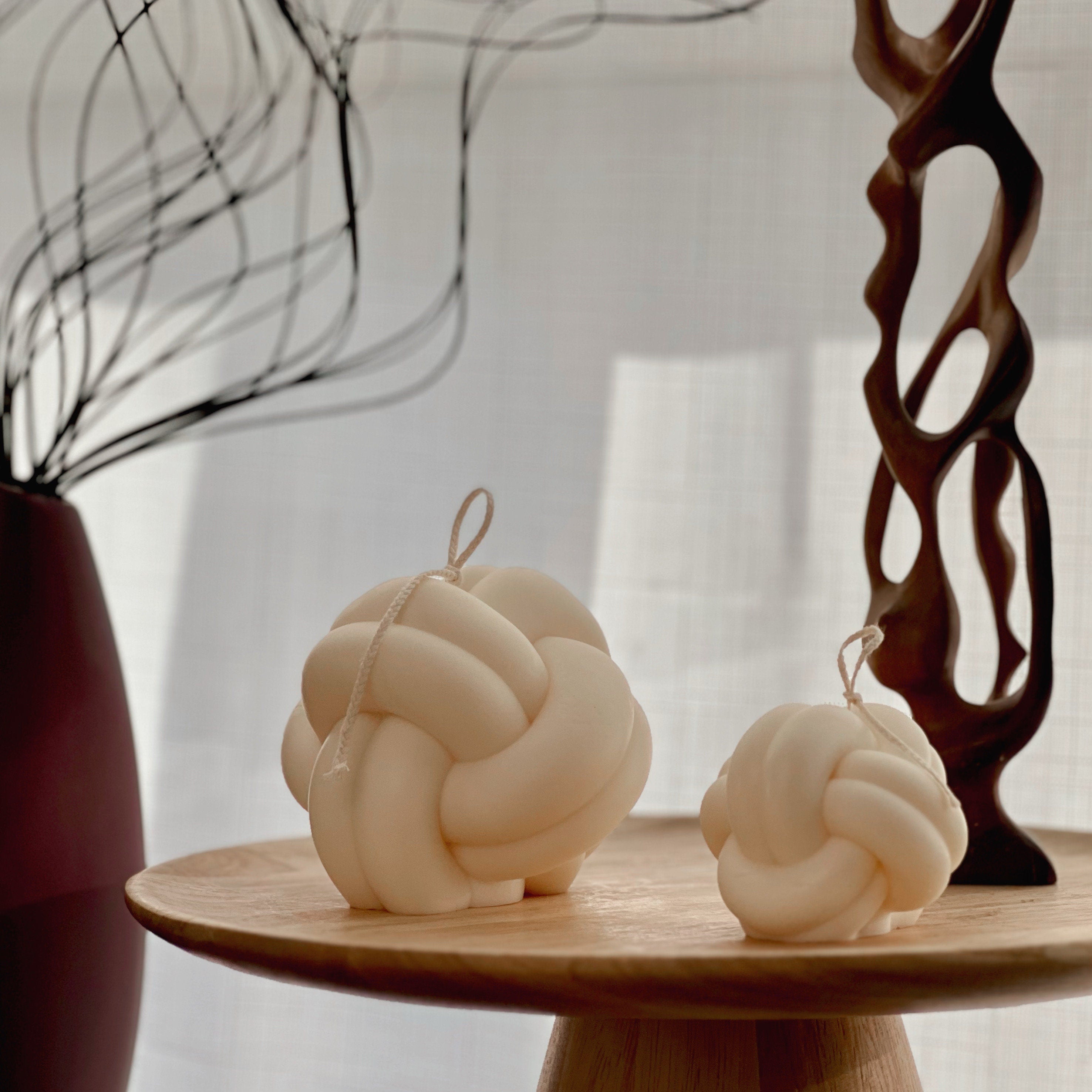 Minimalist Knot Soy Candle: Coffee Table Decor